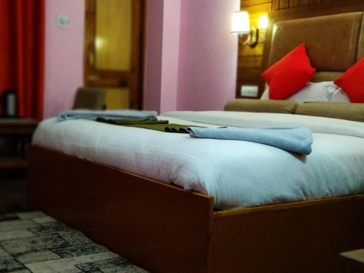 Dormico'S Hotel Snowbird Manāli Kültér fotó