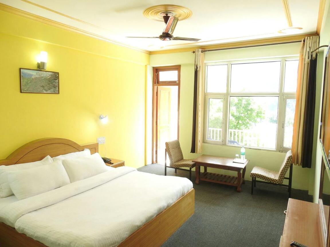 Dormico'S Hotel Snowbird Manāli Kültér fotó