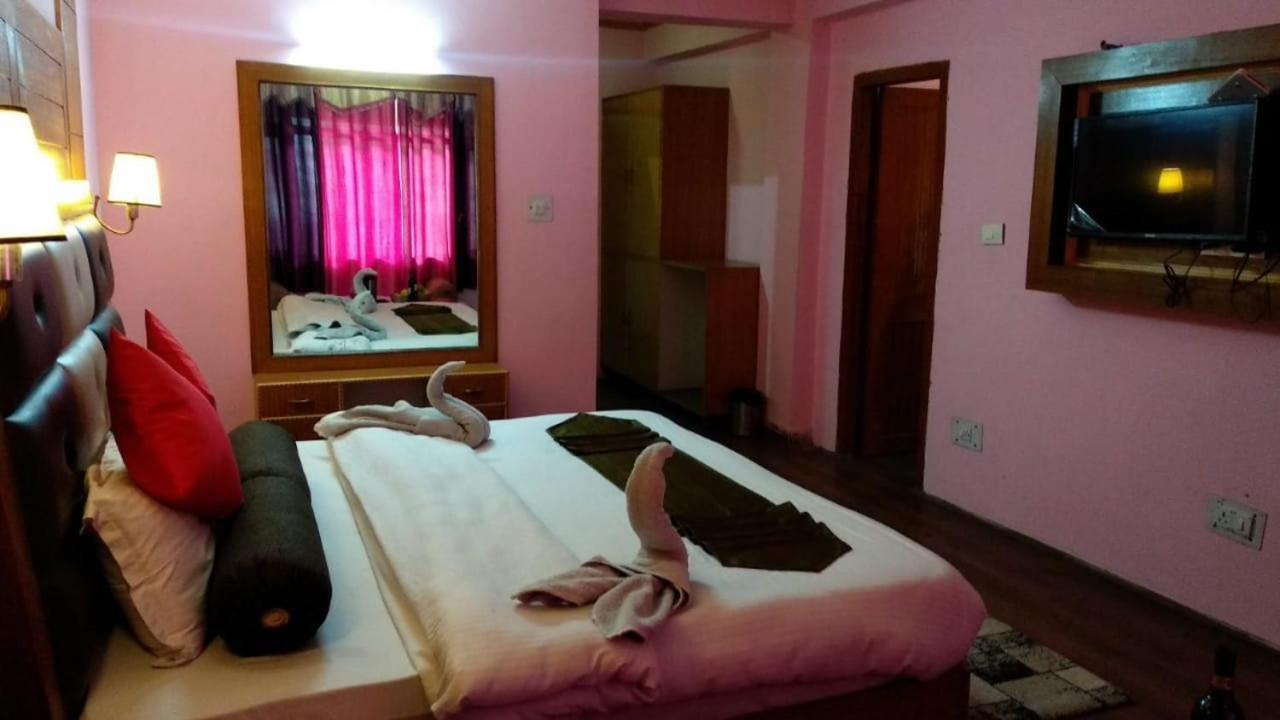 Dormico'S Hotel Snowbird Manāli Kültér fotó